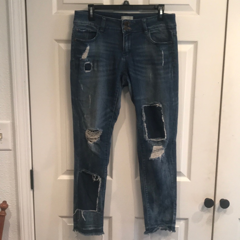 NY&C brand size 6 distressed skinny jeans